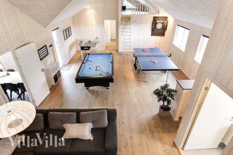 Aktivitetsrum i luksushus nr. 445 med 8 soveværelser og plads til 20 personer.