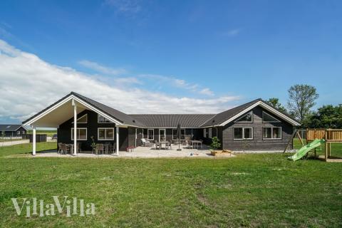 Dette skønne poolhus nr. 451 med plads til 20 personer ligger i Østjylland