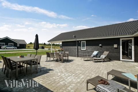Stor terrasse ved luksushus nr. 451 i Østjylland.