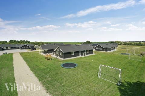 Flot sommerhus nr. 451 med god plads til op til 20 personer