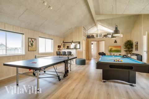 Aktivitetsrum i luksushus nr. 451 med 8 soveværelser og plads til 20 personer.