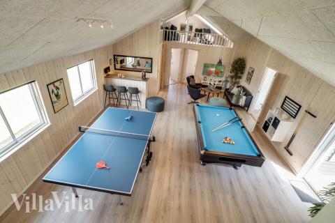 Luksushus 451 til 20 personer byder på et stort aktivitetsrum med bl.a. billard og dart