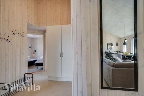 Den rummelige entre i luksushus nr. 451 i Østjylland