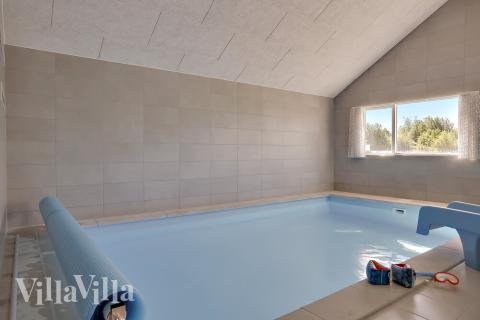 Den lækre pool i luksushuse nr. 459 til 16 personer