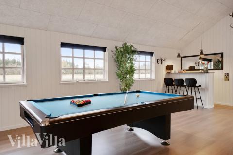 Luksushus 460 til 18 personer byder på et stort aktivitetsrum med bl.a. billard og dart