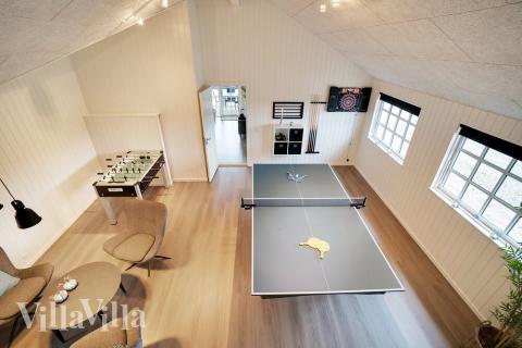 Ud over de mange timer, man kan bruge i husets pool-afdeling, så byder luksushus 460 også på billard/bordtennis og dart