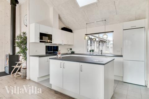 Køkkenet i luksushus nr. 464 er udstyrret, så I let kan lave mad til 16 personer.