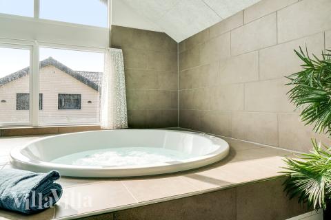 Nyd varmen i spaen i luksushus nr. 464 i Vestjylland