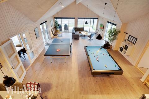 Dyst i sommerhusets aktivitetsrum, når I besøger luksushus nr. 462 i Vestjylland.