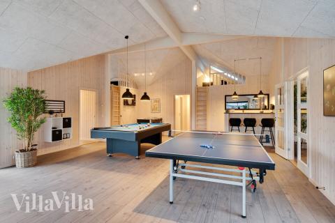 Luksushus 462 til 26 personer byder på et stort aktivitetsrum med bl.a. billard og dart