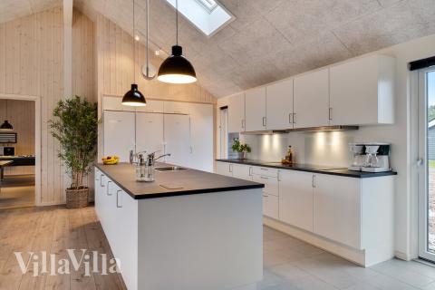 Køkkenet i luksushus nr. 462 er udstyrret, så I let kan lave mad til 26 personer.