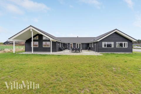 Flot sommerhus nr. 468 med god plads til op til 20 personer