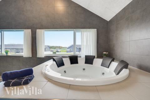 Nyd varmen i spaen i luksushus nr. 468 i Lolland/Falster/Møn