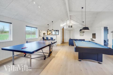 Luksushus 468 til 20 personer byder på et stort aktivitetsrum med bl.a. billard og dart