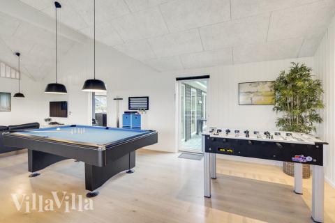 Dyst i sommerhusets aktivitetsrum, når I besøger luksushus nr. 468 i Lolland/Falster/Møn.