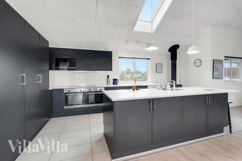 Køkkenet i luksushus nr. 468 er udstyrret, så I let kan lave mad til 20 personer.