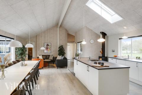 Det store lyse opholdrum i luksushus nr. 469 til 22.