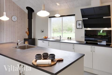 I luksushusets køkken findes alt, hvad I skal bruge til at lave mad til 22 personer. 