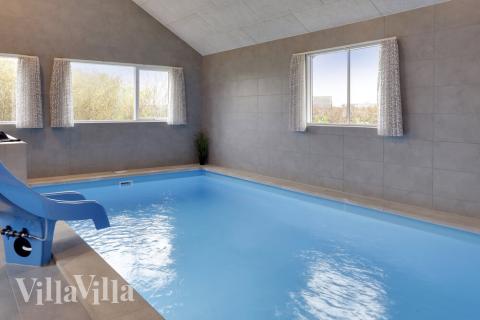 Den lækre pool i luksushuse nr. 469 til 22 personer