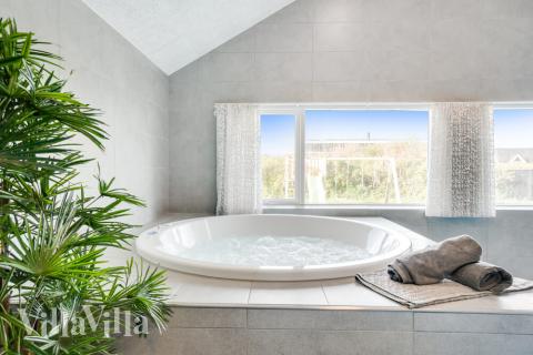 Nyd varmen i spaen i luksushus nr. 478 i Vestjylland