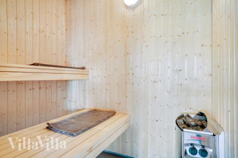 Nyd varmen i saunaen i luksushus nr. 478 til 18 personer