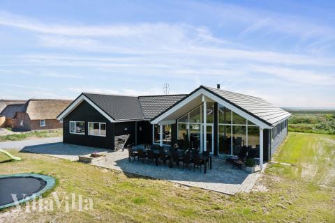 Dette skønne poolhus nr. 478 med plads til 18 personer ligger i Vestjylland