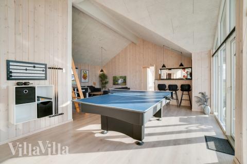 Aktivitetsrum i luksushus nr. 477 med 7 soveværelser og plads til 18 personer.