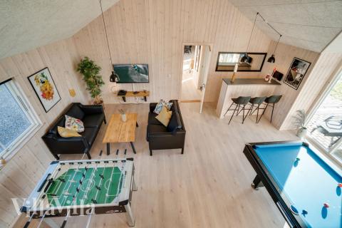 Luksushus 477 til 18 personer byder på et stort aktivitetsrum med bl.a. billard og dart