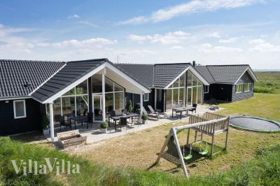 Dette skønne poolhus nr. 477 med plads til 18 personer ligger i Vestjylland