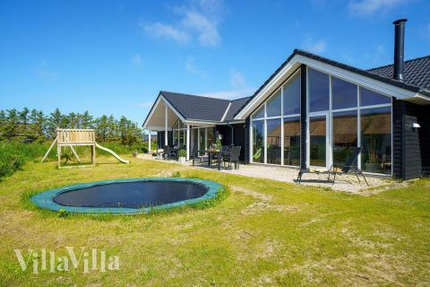 Flot sommerhus nr. 477 med god plads til op til 18 personer