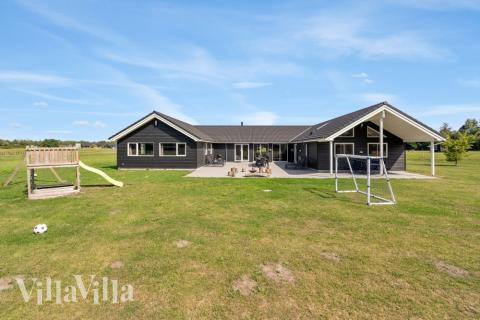 Flot sommerhus nr. 470 med god plads til op til 24 personer