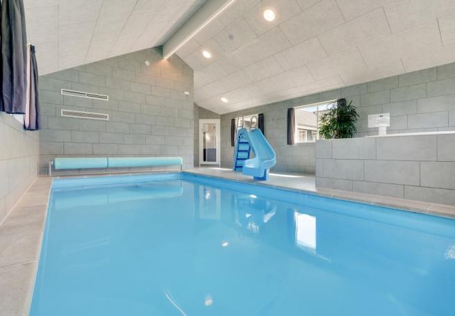 Dette skønne poolhus nr. 470 med plads til 24 personer ligger i Lolland/Falster/Møn