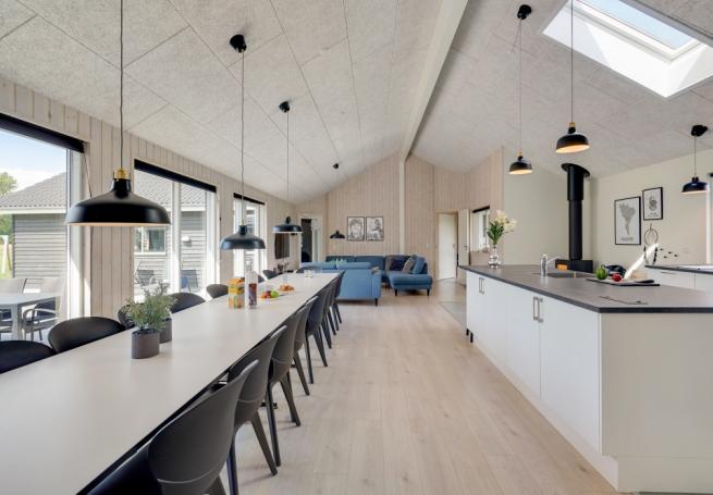 Det store lyse opholdrum i luksushus nr. 470 til 24.