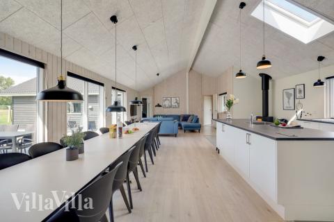 Det store lyse opholdrum i luksushus nr. 470 til 24.