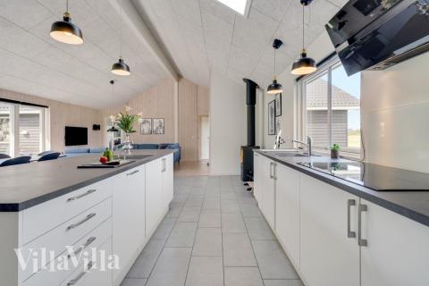 Køkkenet i luksushus nr. 470 er udstyrret, så I let kan lave mad til 24 personer.