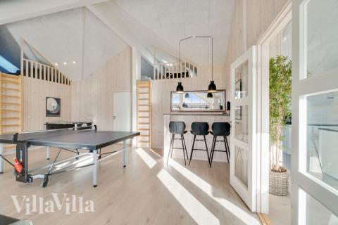 Ud over de mange timer, man kan bruge i husets pool-afdeling, så byder luksushus 479 også på billard/bordtennis og dart