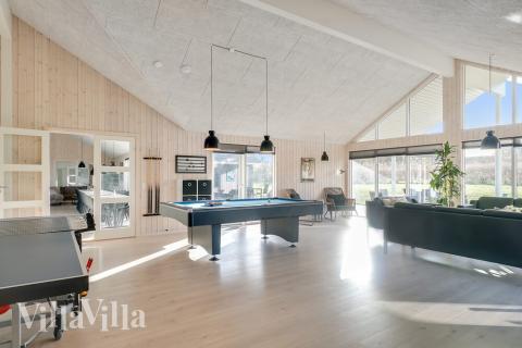 Dyst i sommerhusets aktivitetsrum, når I besøger luksushus nr. 479 i Østjylland.