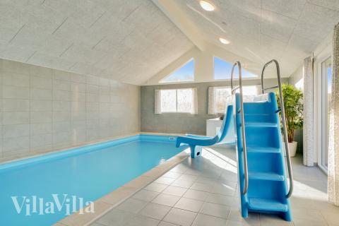 Den lækre pool i luksushuse nr. 479 til 26 personer