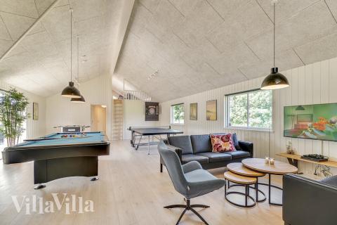 Dyst i sommerhusets aktivitetsrum, når I besøger luksushus nr. 480 i Østjylland.