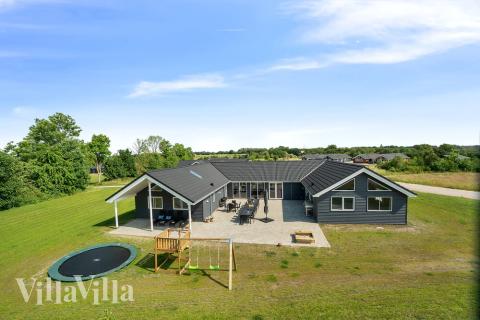 Flot sommerhus nr. 480 med god plads til op til 24 personer