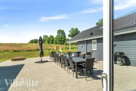 Luksushus nr. 480 har en dejlig terrasse med gode havemøbler til 24 personer.