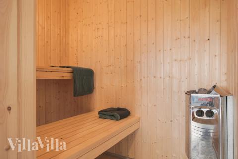 Nyd varmen i saunaen i luksushus nr. 481 til 16 personer