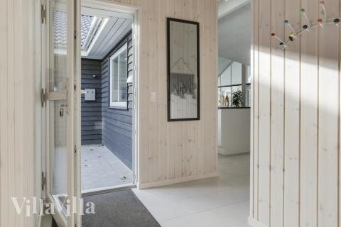 Den rummelige entre i luksushus nr. 481 i Lolland/Falster/Møn