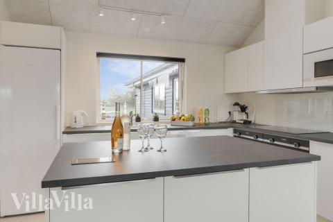 Køkkenet i luksushus nr. 481 er udstyrret, så I let kan lave mad til 16 personer.