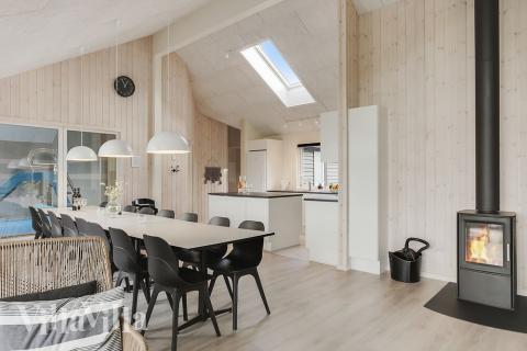 Det store lyse opholdrum i luksushus nr. 481 til 16.