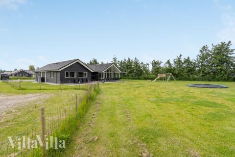 Flot sommerhus nr. 481 med god plads til op til 16 personer