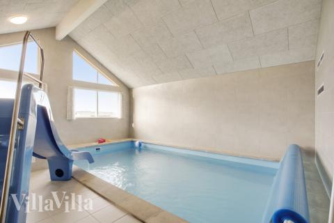 Den lækre pool i luksushuse nr. 489 til 18 personer