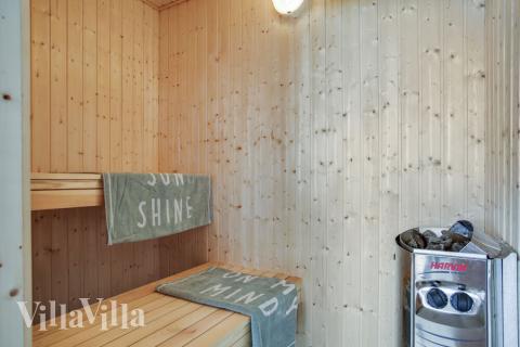 Nyd varmen i saunaen i luksushus nr. 489 til 18 personer