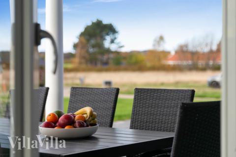 Luksushus nr. 489 har en dejlig terrasse med gode havemøbler til 18 personer.