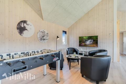 Aktivitetsrum i luksushus nr. 475 med 7 soveværelser og plads til 18 personer.